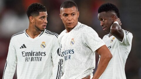  Kylian Mbappe chán đá cặp với Vinicius Jr?